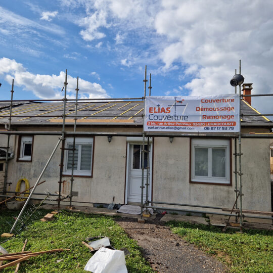Toiture en cours de rénovation près de Saint-Quentin